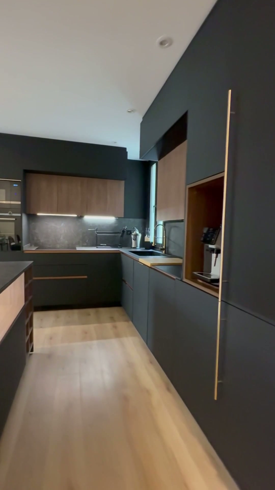Recorrido por la cocina Calma y profundidad, fotograma del vídeo del proyecto