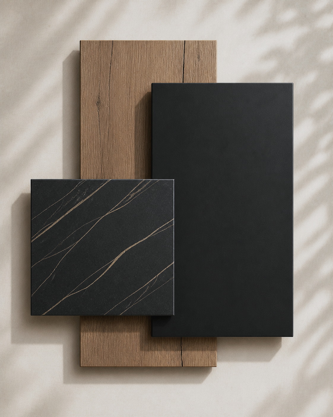 Composición de una tabla de roble de veta abierta, un lacado negro mate y una plancha de piedra oscura con veta cobriza
